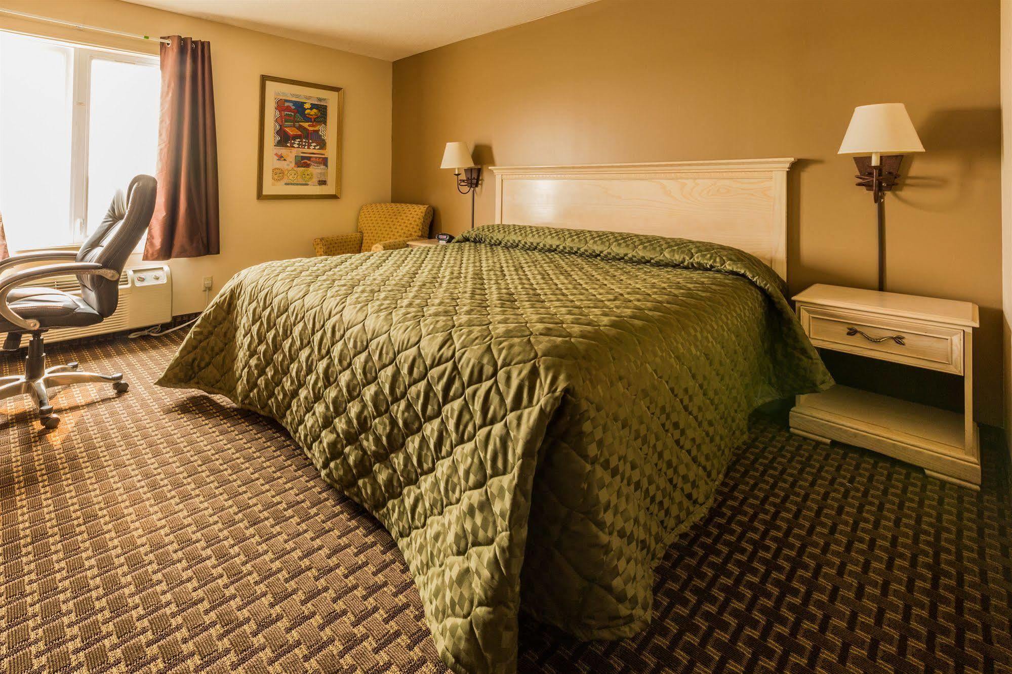 The Village Inn Elora Bagian luar foto