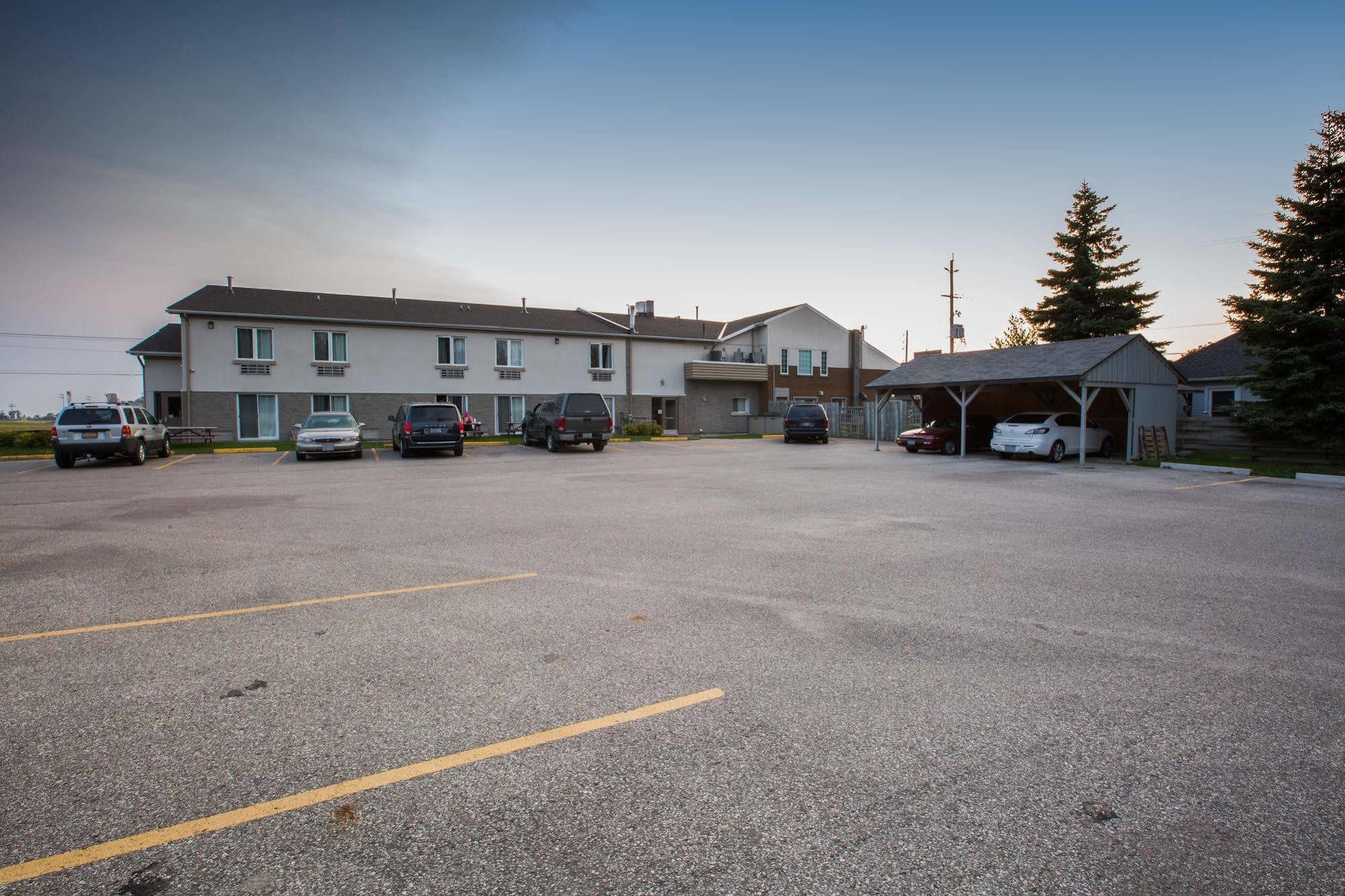 The Village Inn Elora Bagian luar foto